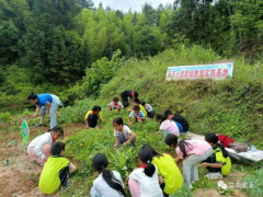 艾唱歌手培训团队与第九世界支教团队携
